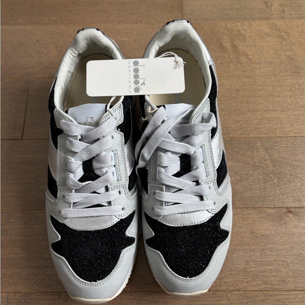 Diadora Heritage Beige and Cream Interior